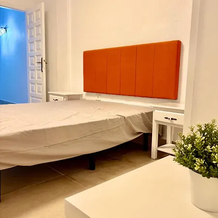 Modern In Cristianos * לוס כריסטיאנוס